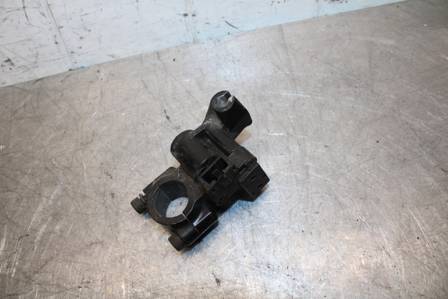 00-01 KAWASAKI ZZR600 CLUTCH LEVER PERCH MOUNT BRACKET BB31