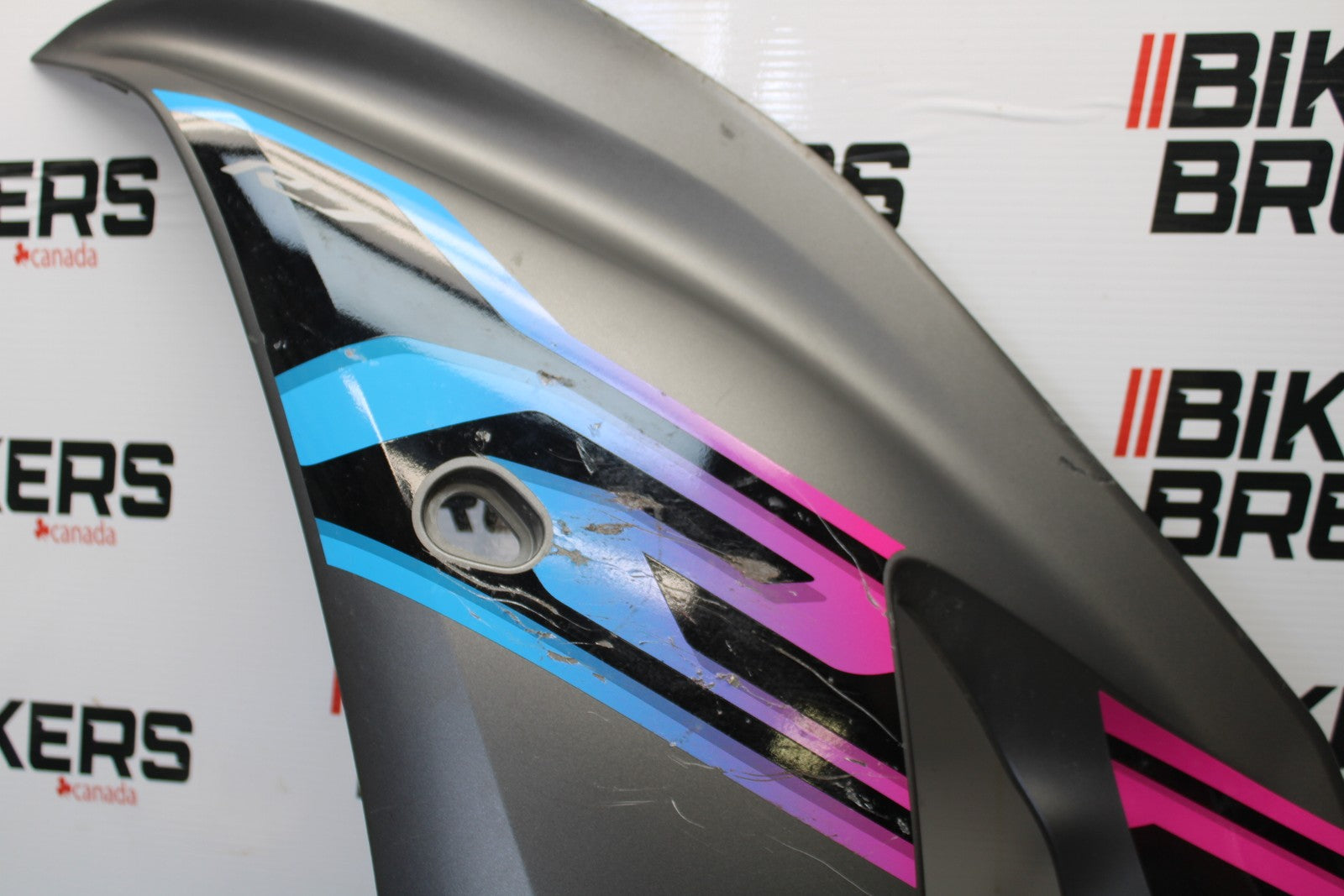 22-25 YAMAHA YZF R7 LEFT MID UPPER SIDE FAIRING COWL BB182