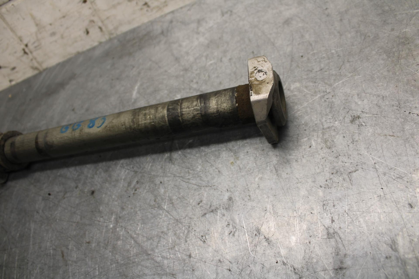 2006 Suzuki GSXR750 REAR AXLE BACK WHEEL RIM PIVOT BOLT AXEL 64711-49G10 BB40