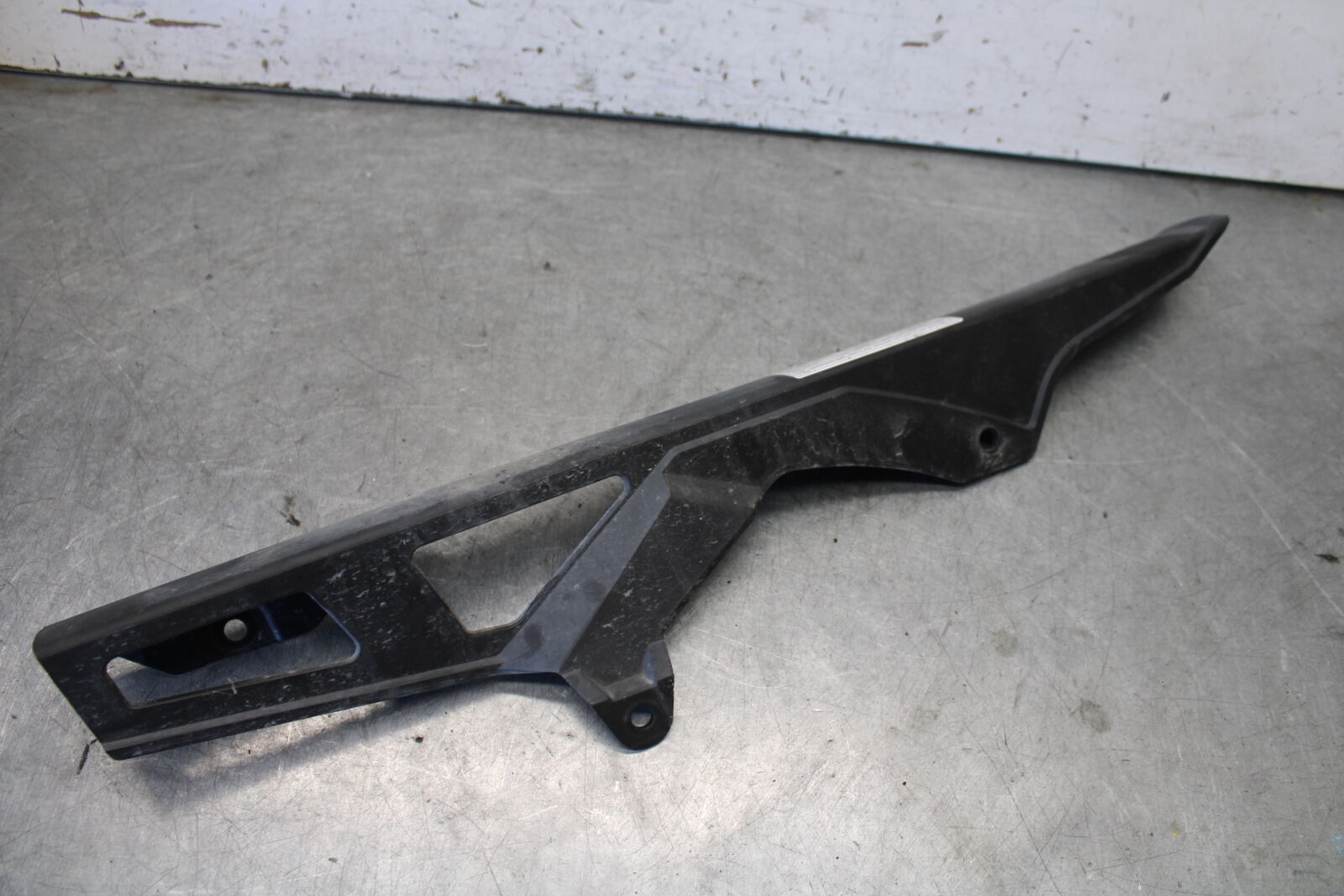 11-24 SUZUKI GSXR750 REAR BACK DRIVE CHAIN GUARD COVER SHIELD  BB687