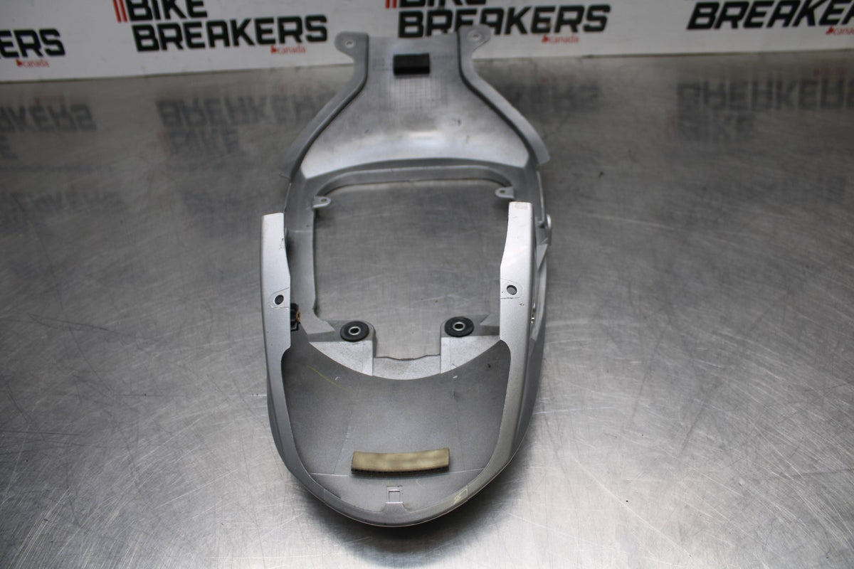 06-07 SUZUKI GSXR 600 CENTER REAR BACK TAIL FAIRING COWL BB822