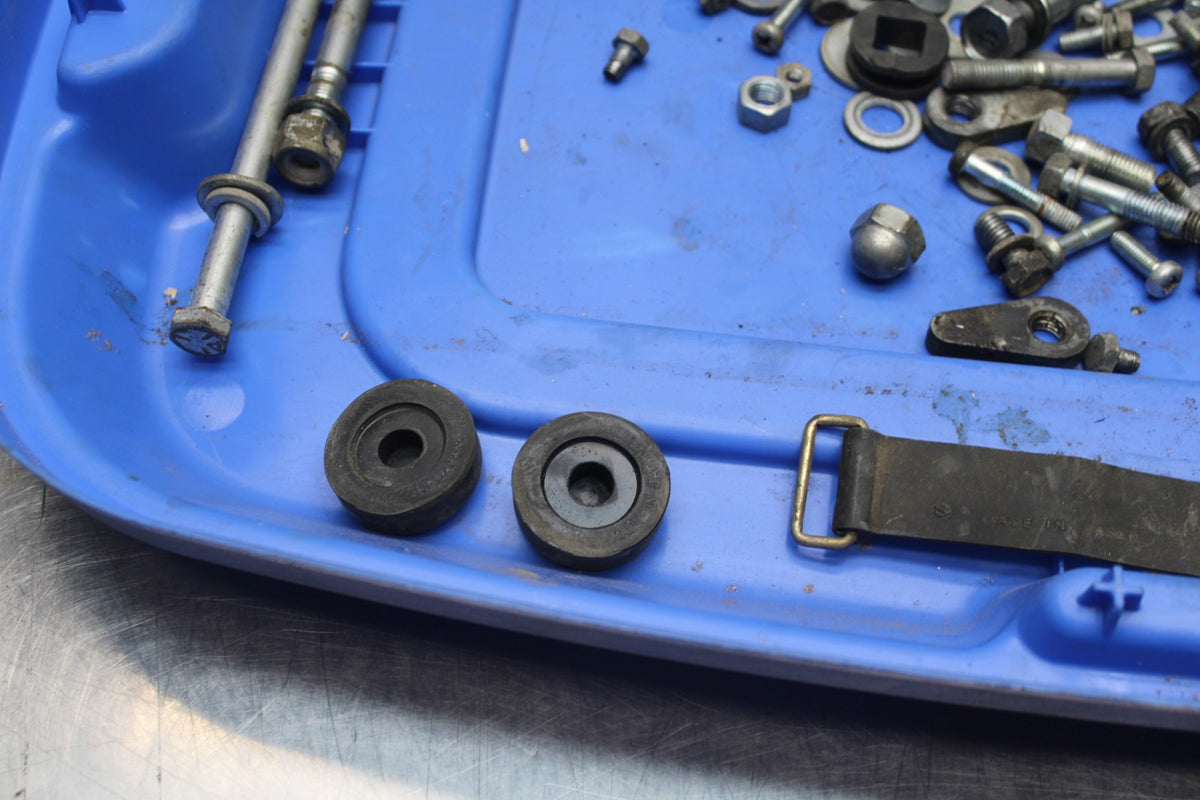 77 SUZUKI GS750 LEFTOVER MOUNTING BOLTS HARDWARE MOTOR SCREWS BB779
