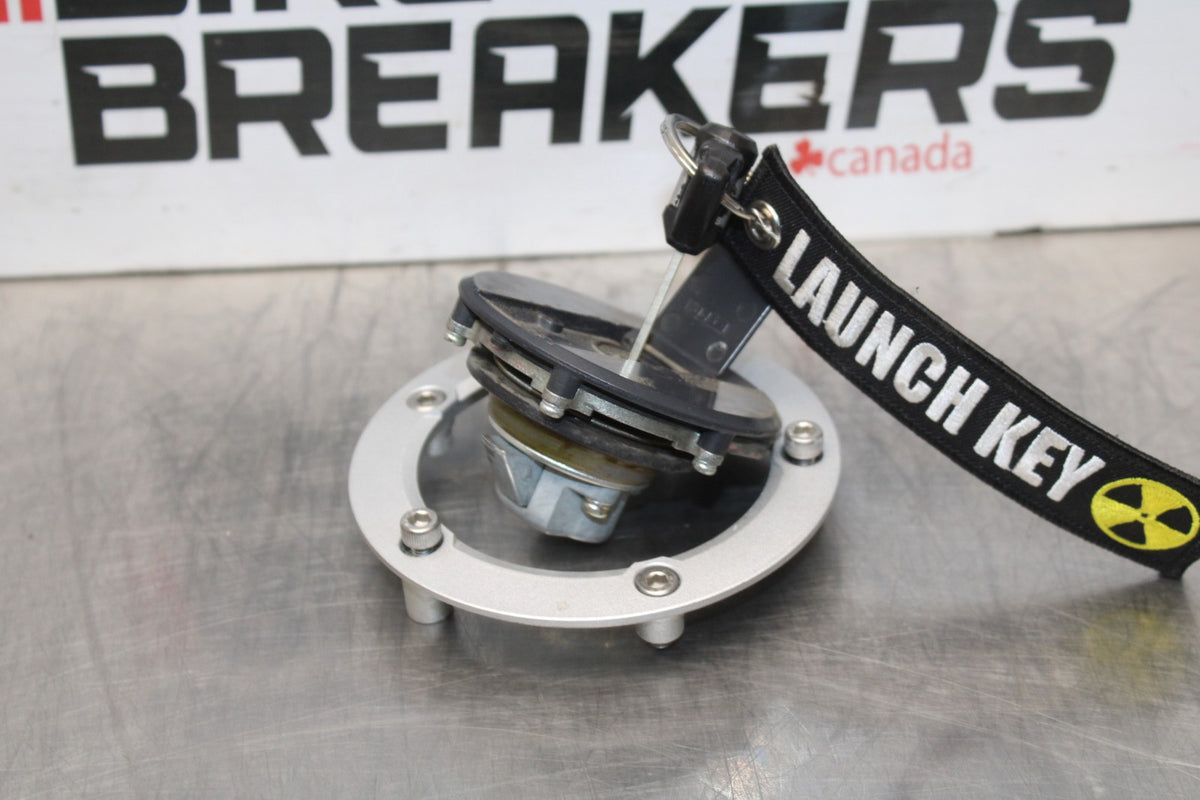 08-10 SUZUKI GSXR 600 FUEL TANK GAS CAP & SEAT LOCK BB202