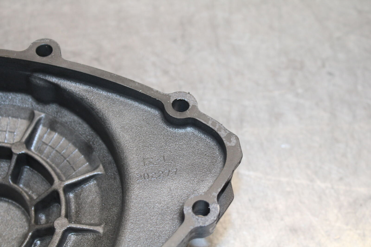 09-14 YAMAHA YZF R1 STATOR MAGNETO ALTERNATOR COVER 14B-15411-00-00 BB118