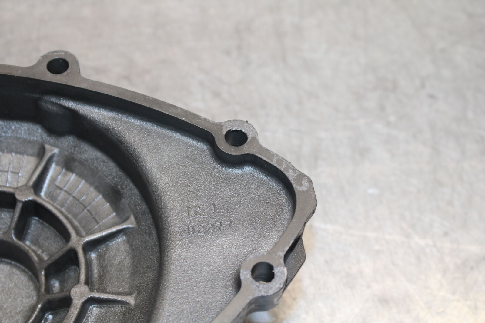 09-14 YAMAHA YZF R1 STATOR MAGNETO ALTERNATOR COVER 14B-15411-00-00 BB118