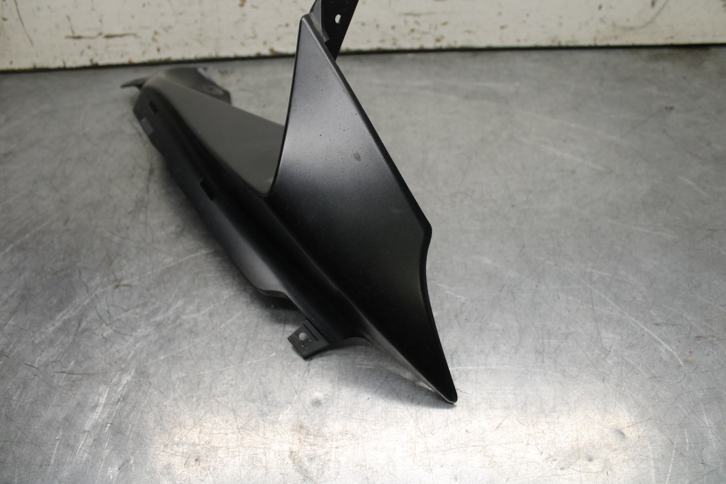 08-10 SUZUKI GSXR 600  RIGHT FRONT UPPER MID SIDE FAIRING COWL PLASTIC BB630