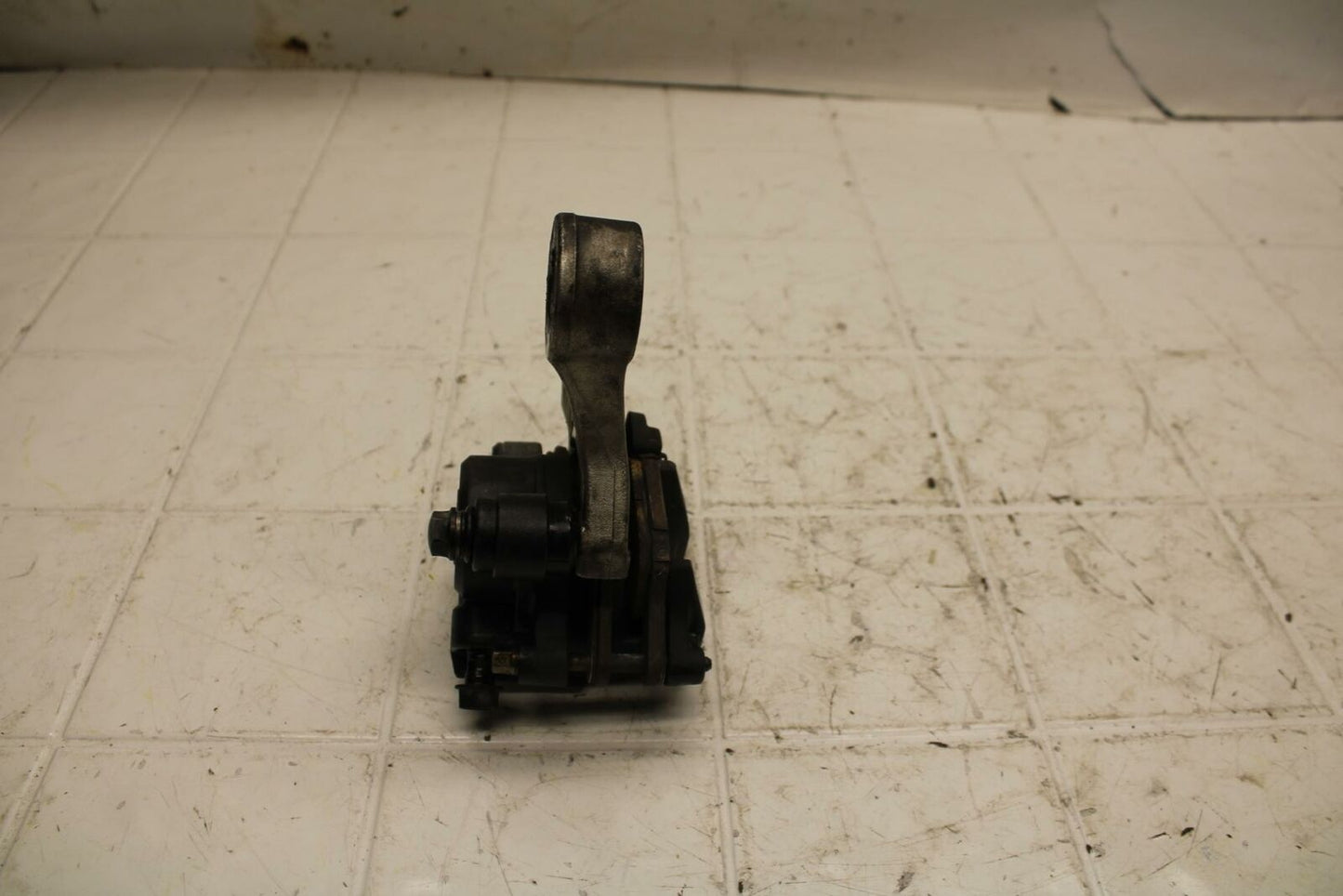 05-06 HONDA CBR600RR REAR BACK BRAKE CALIPER W MOUNT BRACKET BB399
