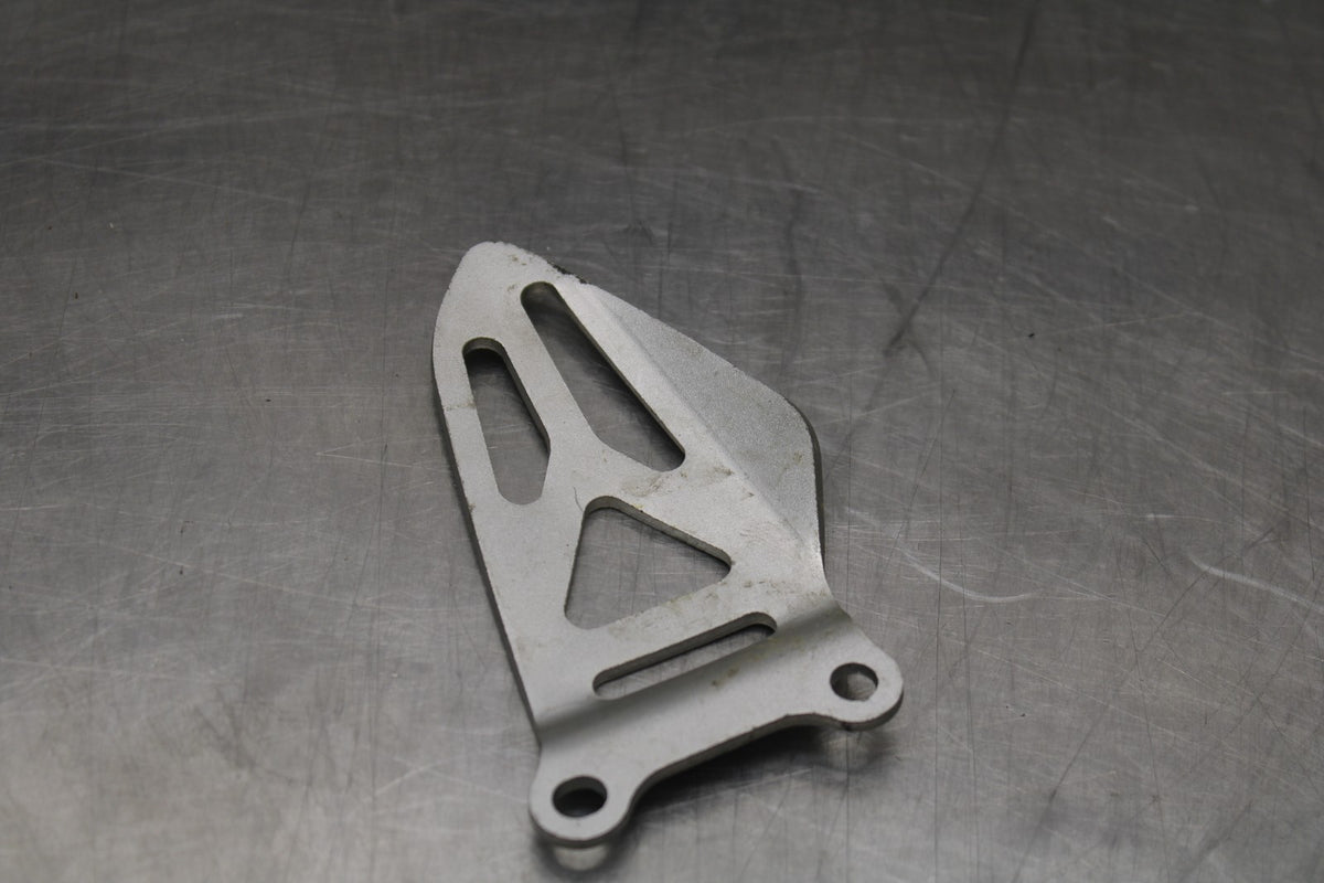 11-24 SUZUKI GSXR750 RIGHT REARSET REAR SET HEEL GUARD COVER BB810