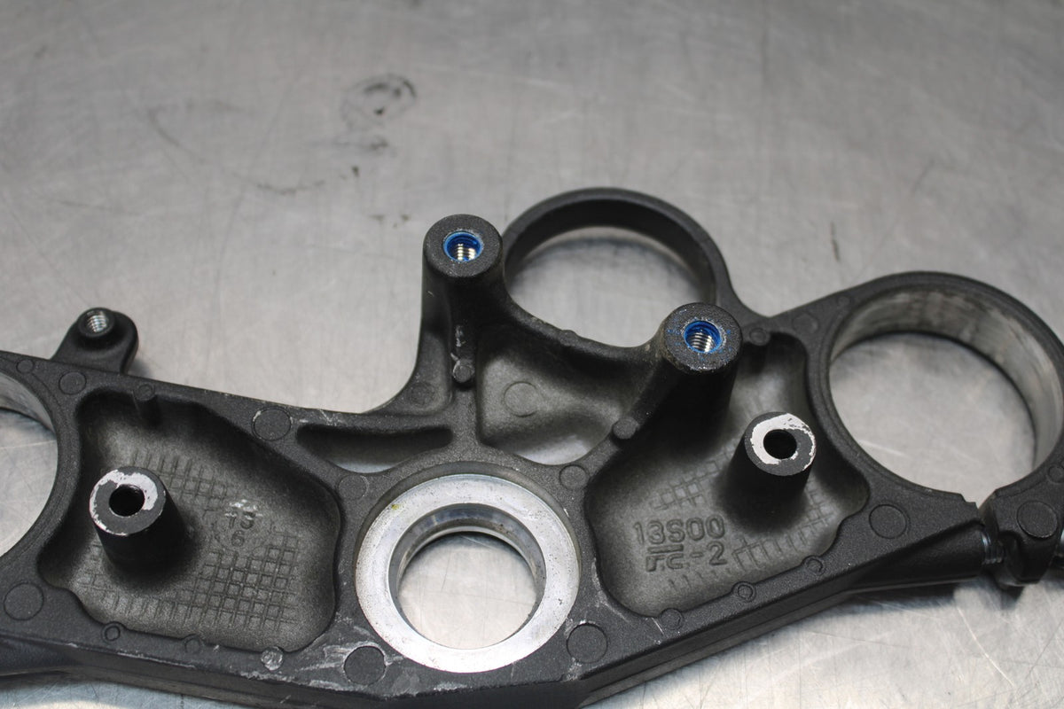 17 YAMAHA YZF R6 FORKS UPPER TRIPLE TREE CLAMP BB922