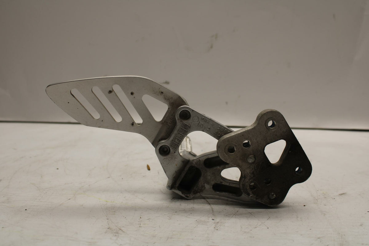 08-09 SUZUKI GSXR600 LEFT REARSET REAR SET DRIVER FOOT PEG BRACKET MOUNT BB262