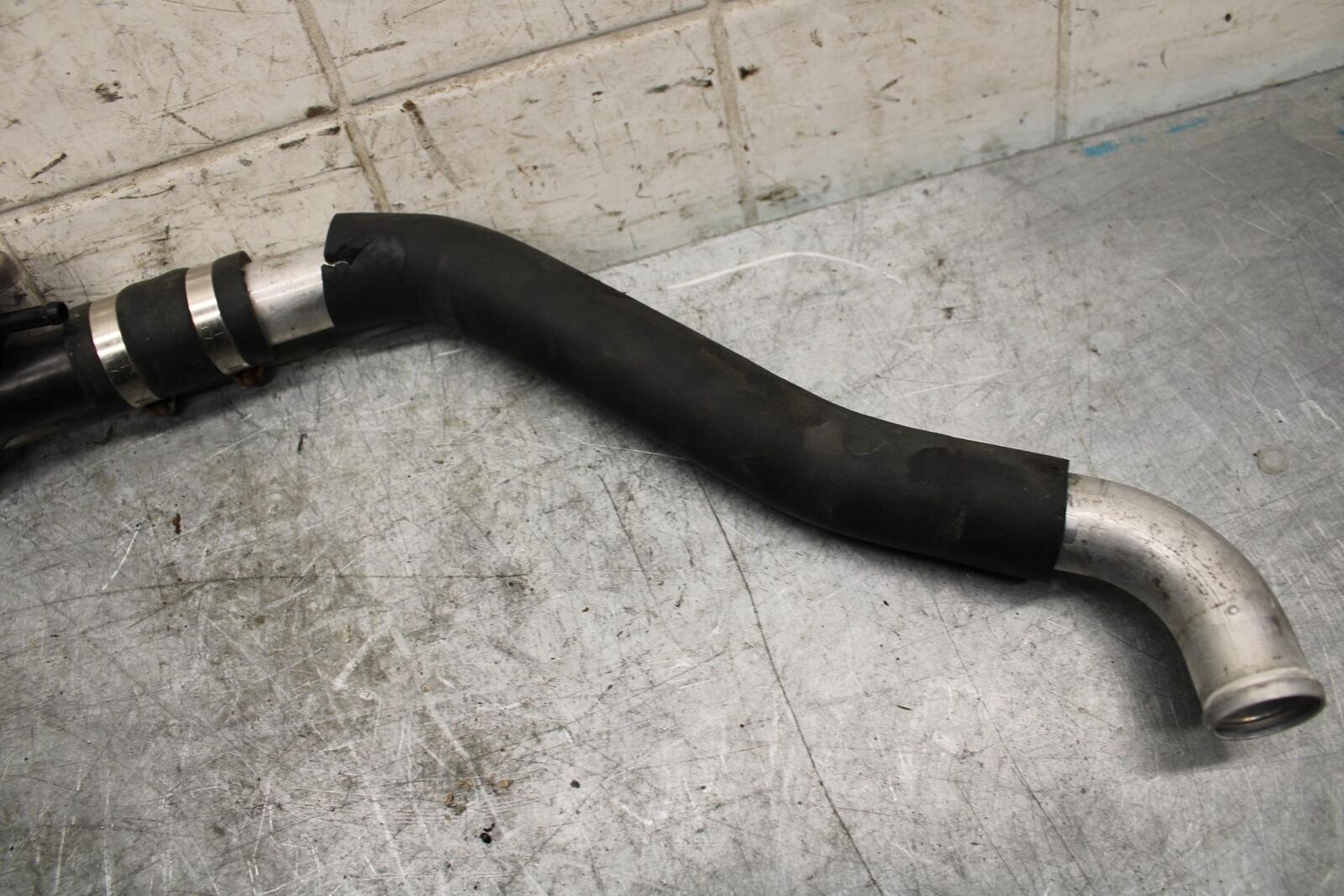 2002 Yamaha YZF R6 RADIATOR CAP HOSE PIPE 5SL-12462-00-00 BB545