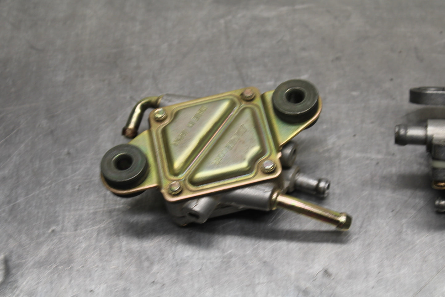 04 SUZUKI INTRUDER 800 GAS TANK FUEL PETCOCK / DIAPHRAGM BB758