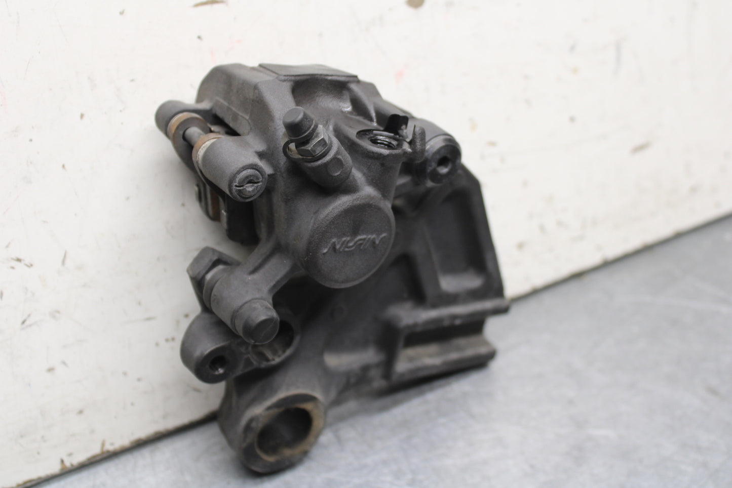 16 KAWASAKI NINJA ZX10R REAR BRAKE CALIPER W MOUNT BRACKET 43080-0097-DJ BB650