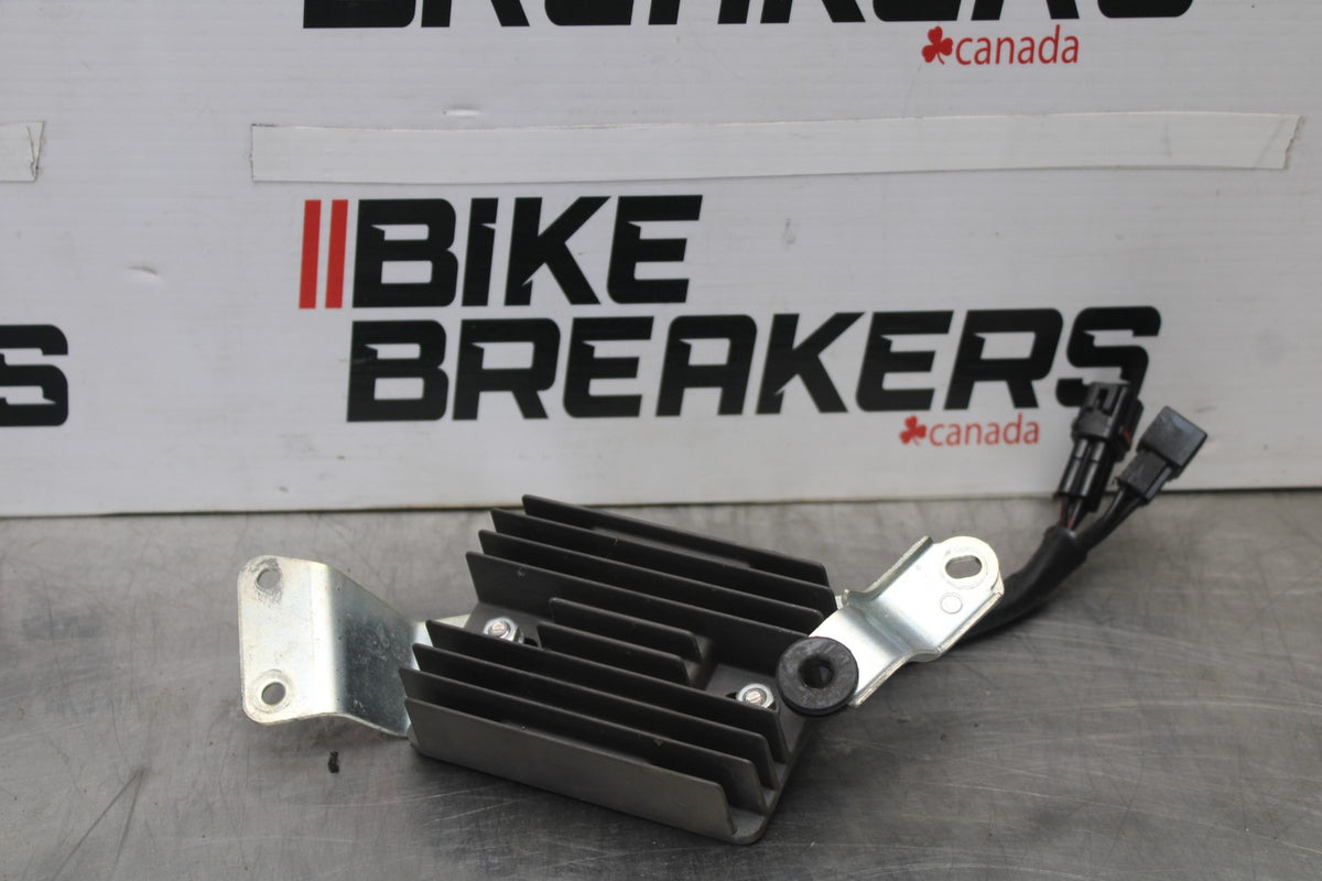 11-26 SUZUKI GSXR750 RECTIFIER VOLTAGE REGULATOR BB900