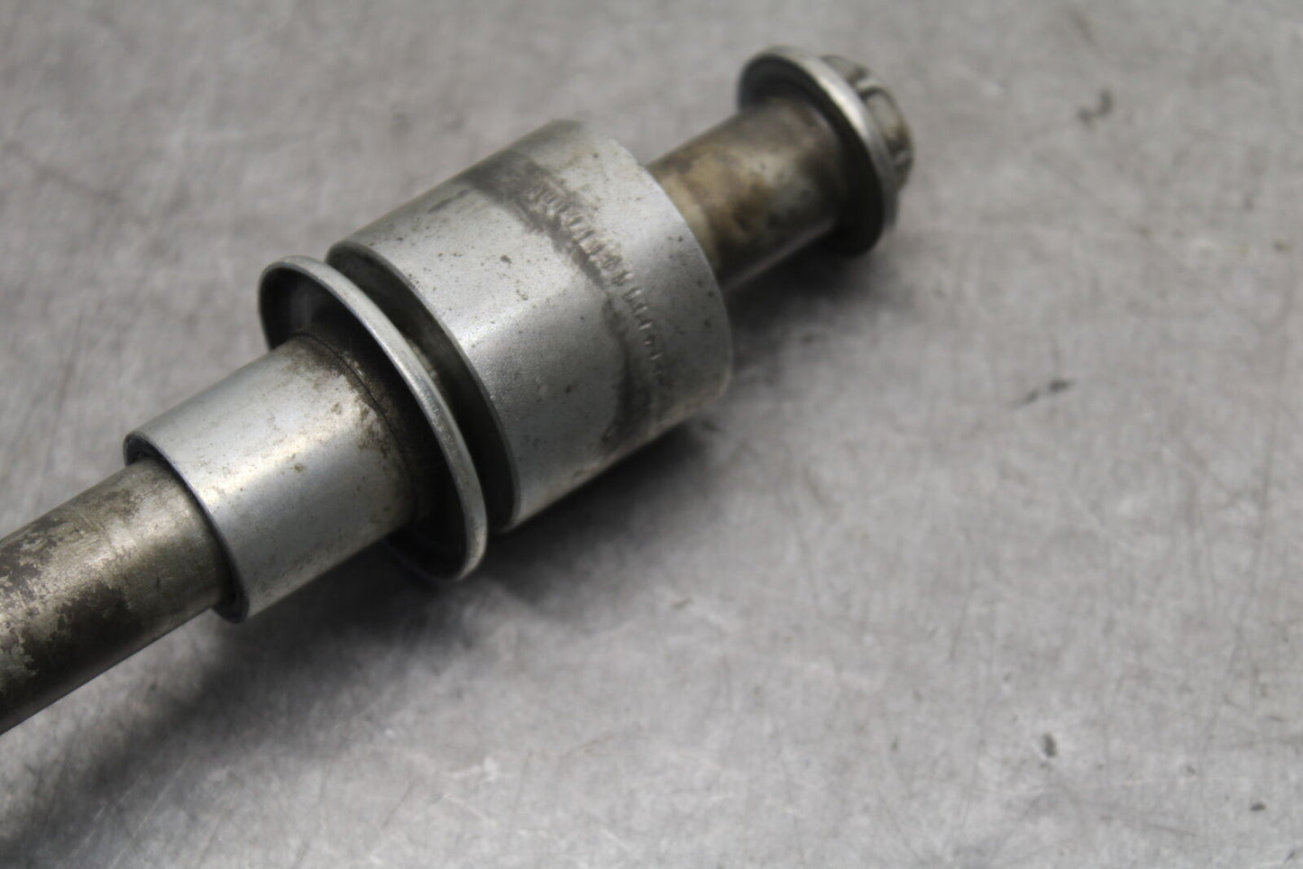 05-06 SUZUKI BOULEVARD M50 REAR AXLE BACK WHEEL RIM PIVOT BOLT AXEL BB671