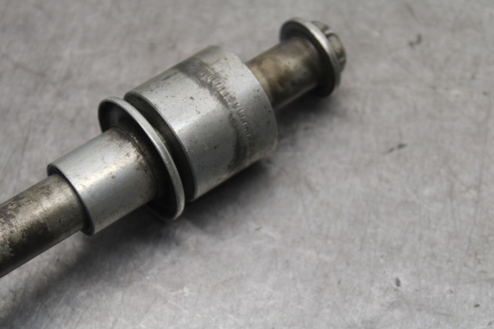 05-06 SUZUKI BOULEVARD M50 REAR AXLE BACK WHEEL RIM PIVOT BOLT AXEL BB671