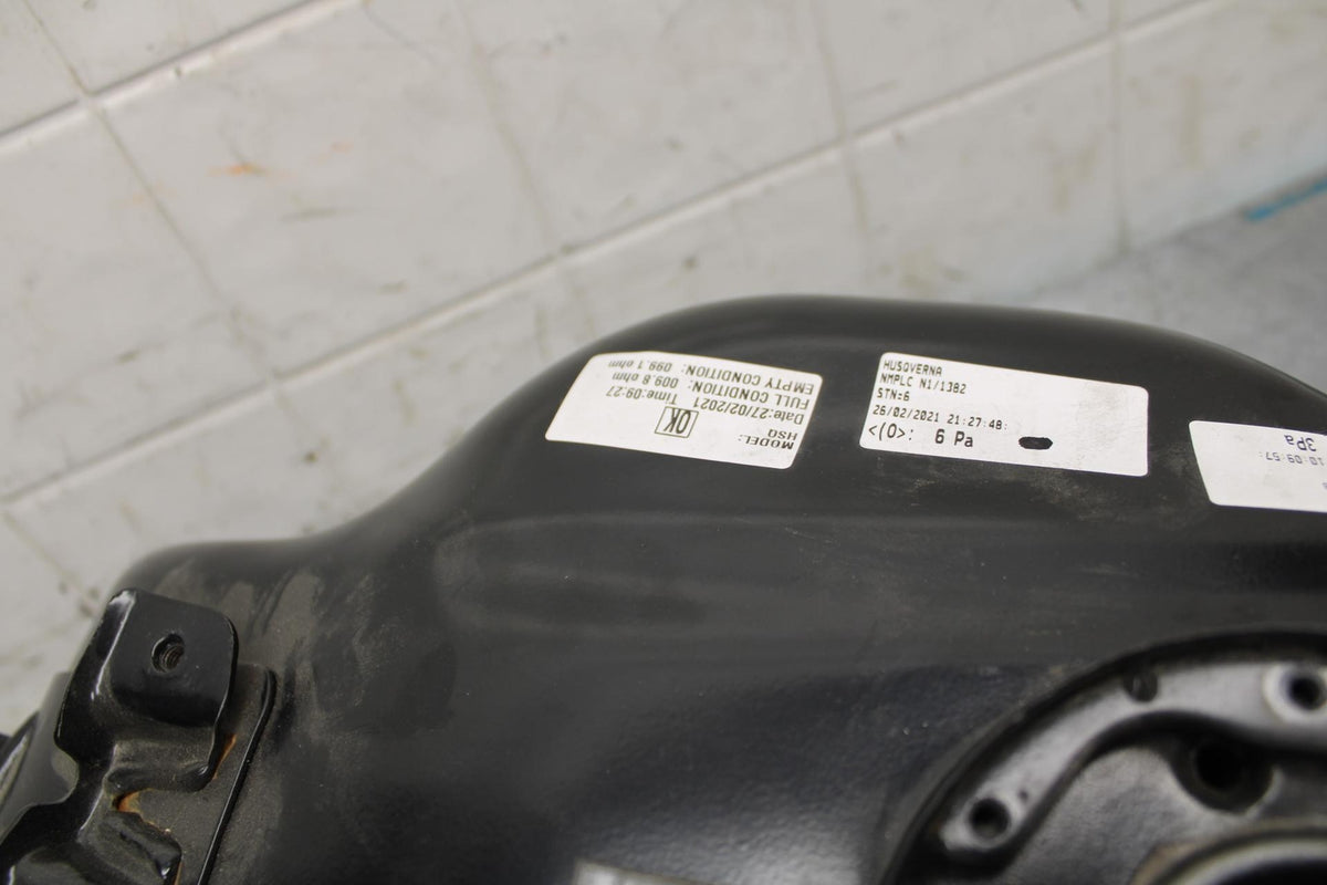 21 HUSQVARNA VITPILEN 401 GAS TANK FUEL CELL PETROL RESERVOIR BB467