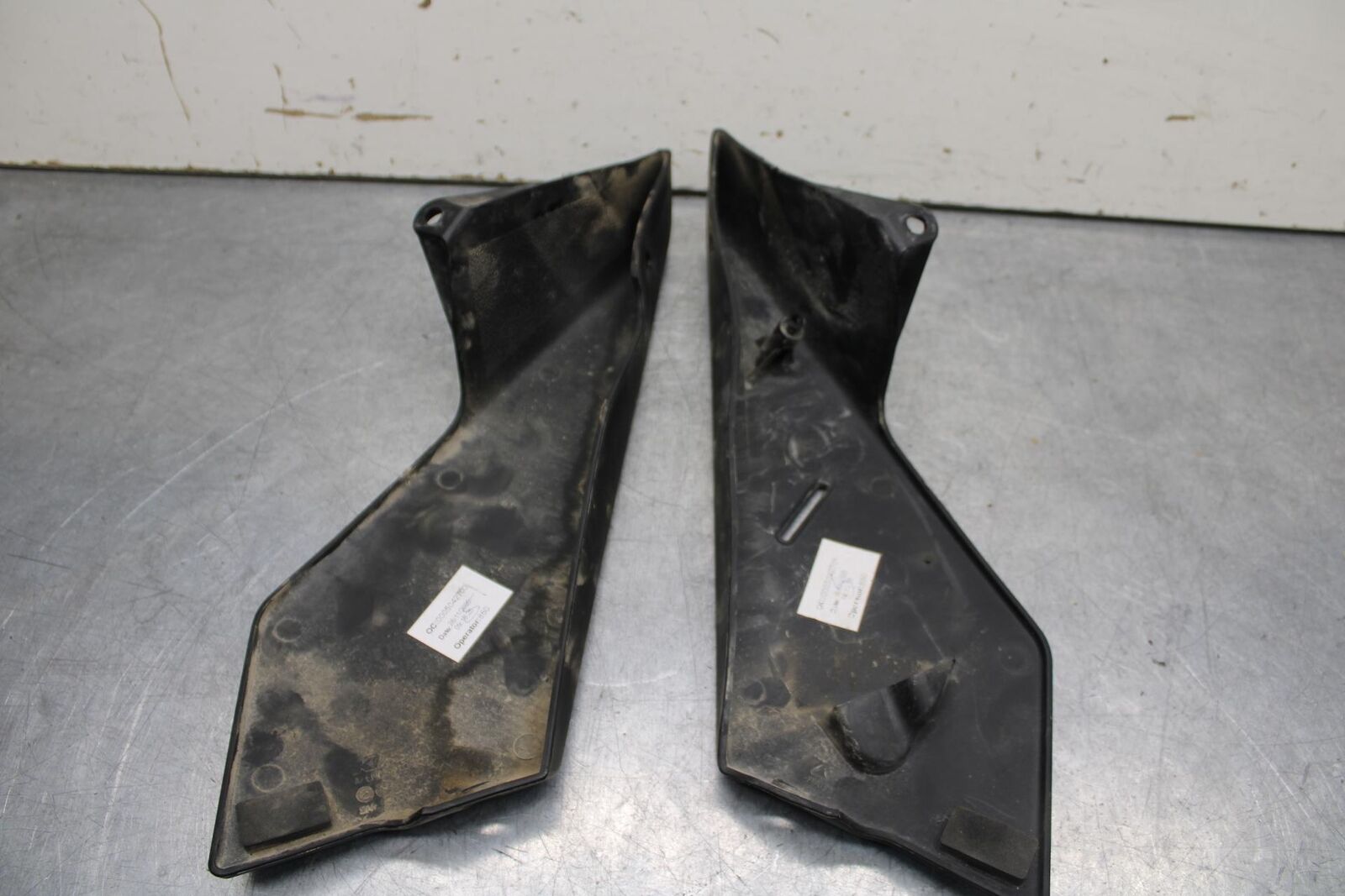 20-24 KTM 890  DUKE R RIGHT TANK SIDE COVER COWL PANEL PAIR SET BB627