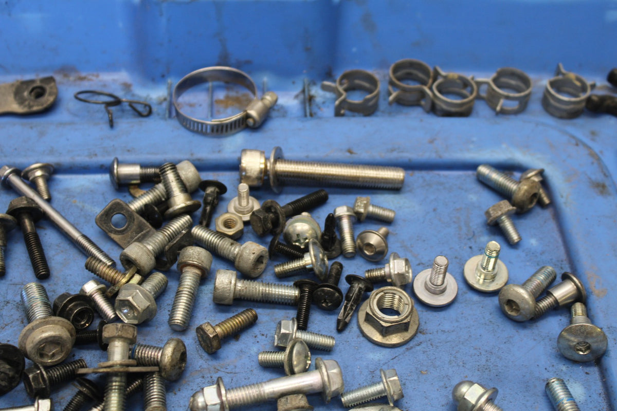 18 SUZUKI GSXR750 MOUNTING BOLTS HARDWARE SCREWS BB891