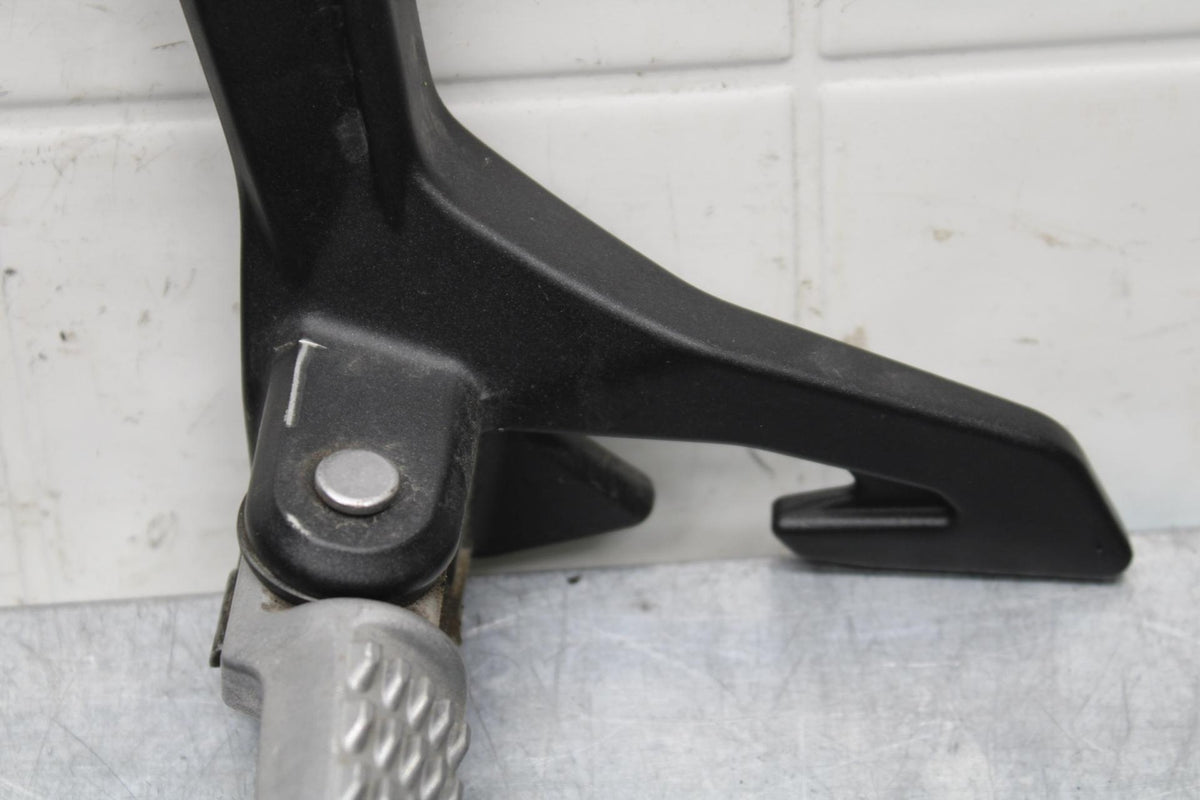19-22 KAWASAKI Z400 LEFT REAR BACK PASSENGER PEG BB586