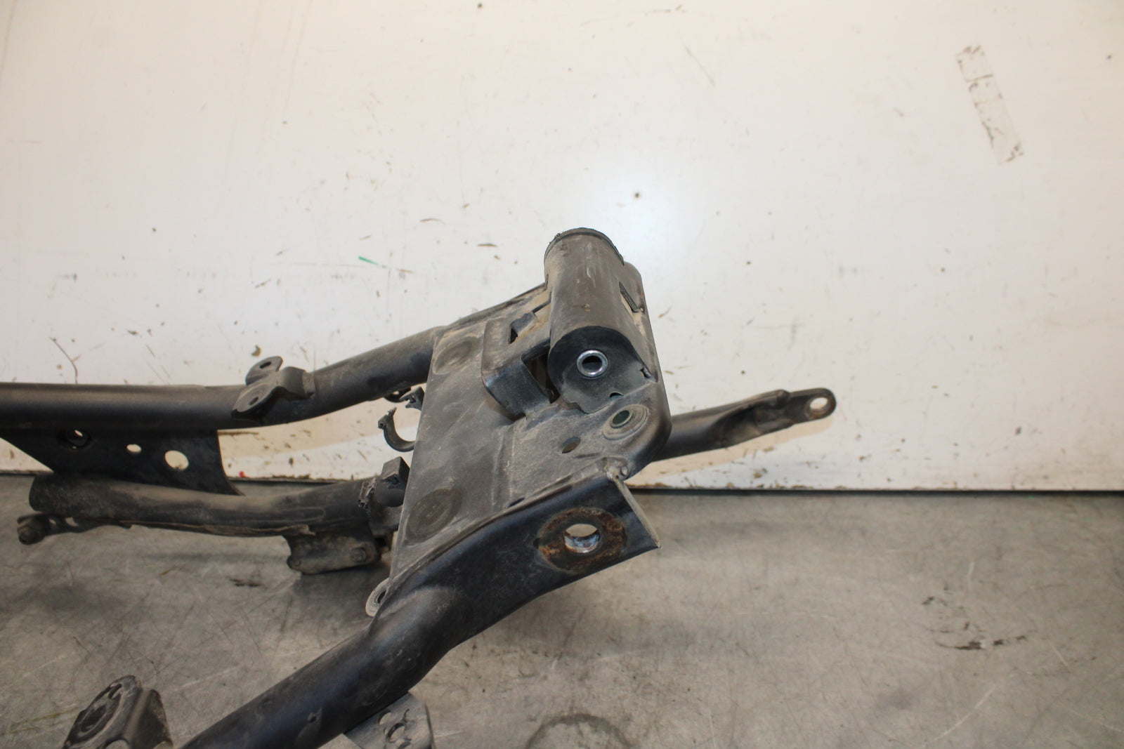 07-09 YAMAHA FZ6 REAR SUBFRAME BACK SUB FRAME 4S8-21190-09-00 BB713