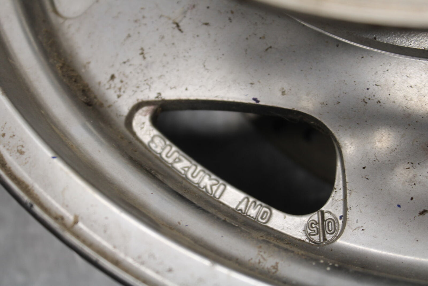 05-09 SUZUKI BOULEVARD C90 FRONT WHEEL FRONT RIM BB692