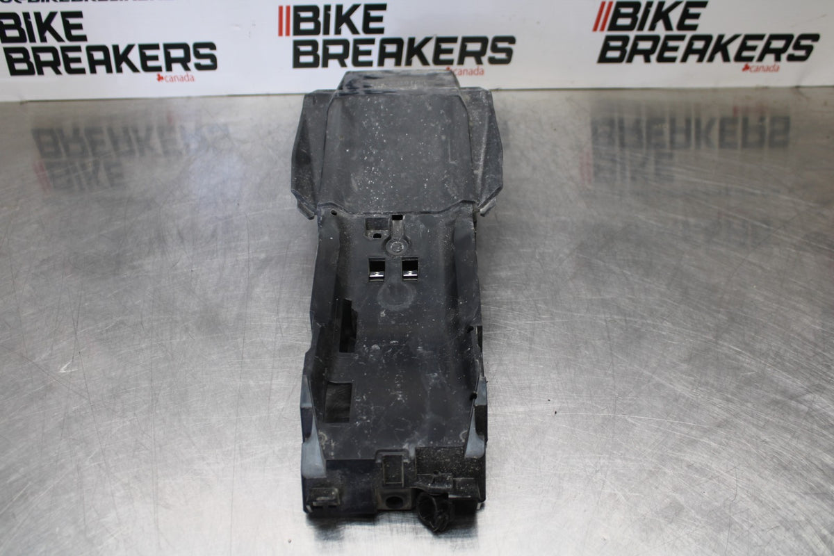 22-25 YAMAHA YZF R7 REAR BACK TAIL UNDERTAIL BATTERY TRAY PLASTIC BB182