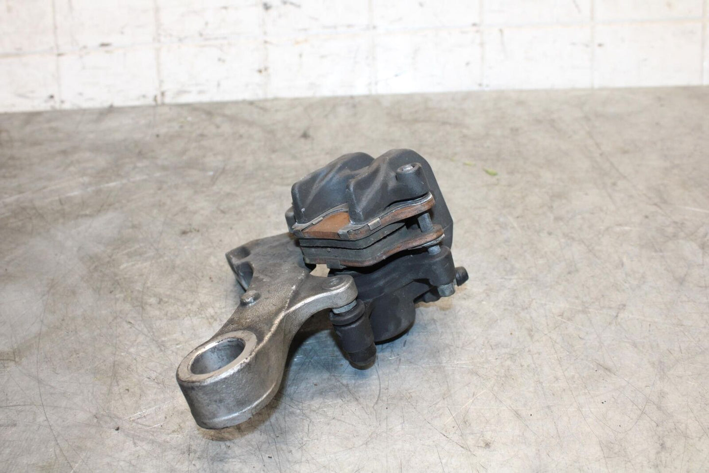 07-12 HONDA CBR600RR REAR BACK BRAKE CALIPER W MOUNT BRACKET 43150-MFJ-D01 BB542