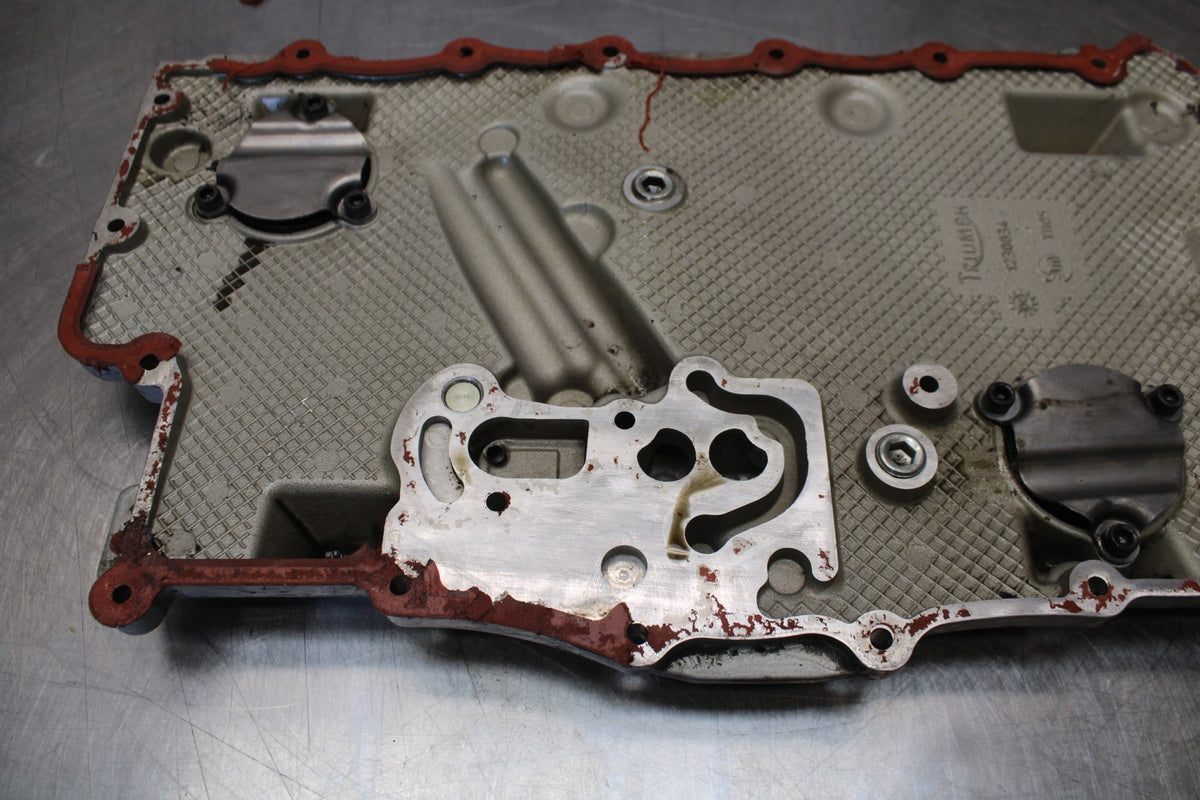 05 TRIUMPH ROCKET III ENGINE MOTOR BOTTOM OIL PAN COVER BB186