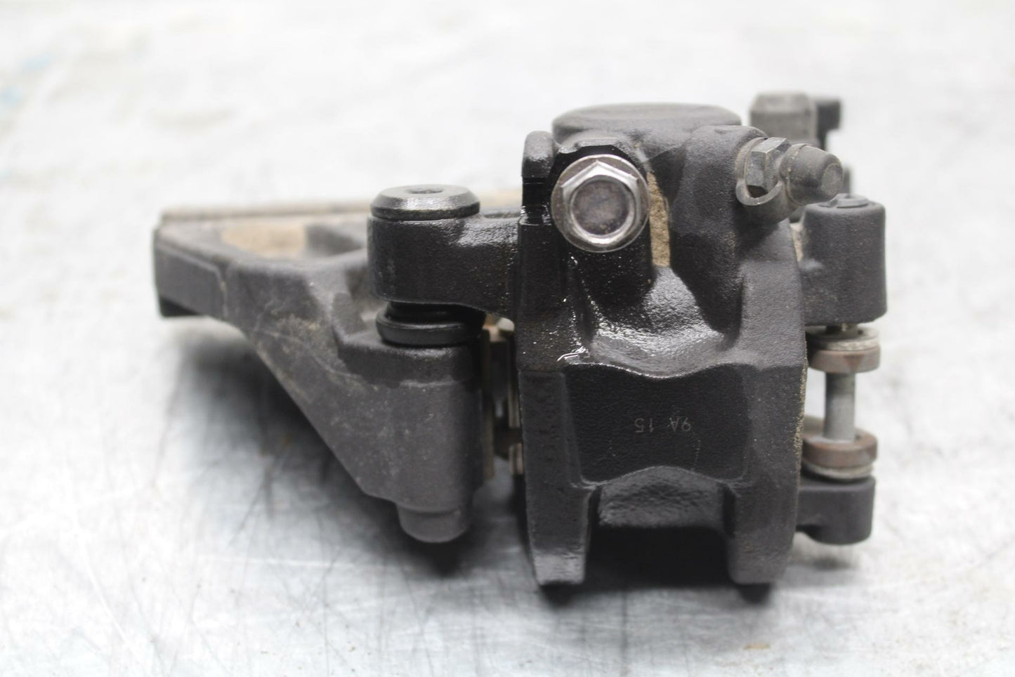 19-20 KAWASAKI NINJA ZX6R REAR BACK BRAKE CALIPER W MOUNT BRACKET BB419