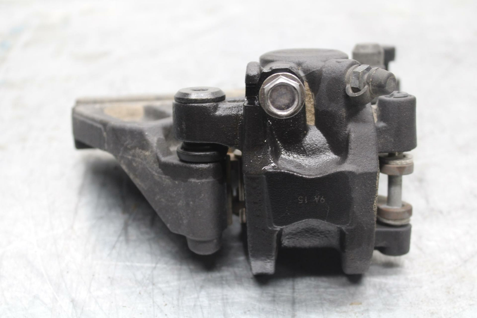 19-20 KAWASAKI NINJA ZX6R REAR BACK BRAKE CALIPER W MOUNT BRACKET BB419