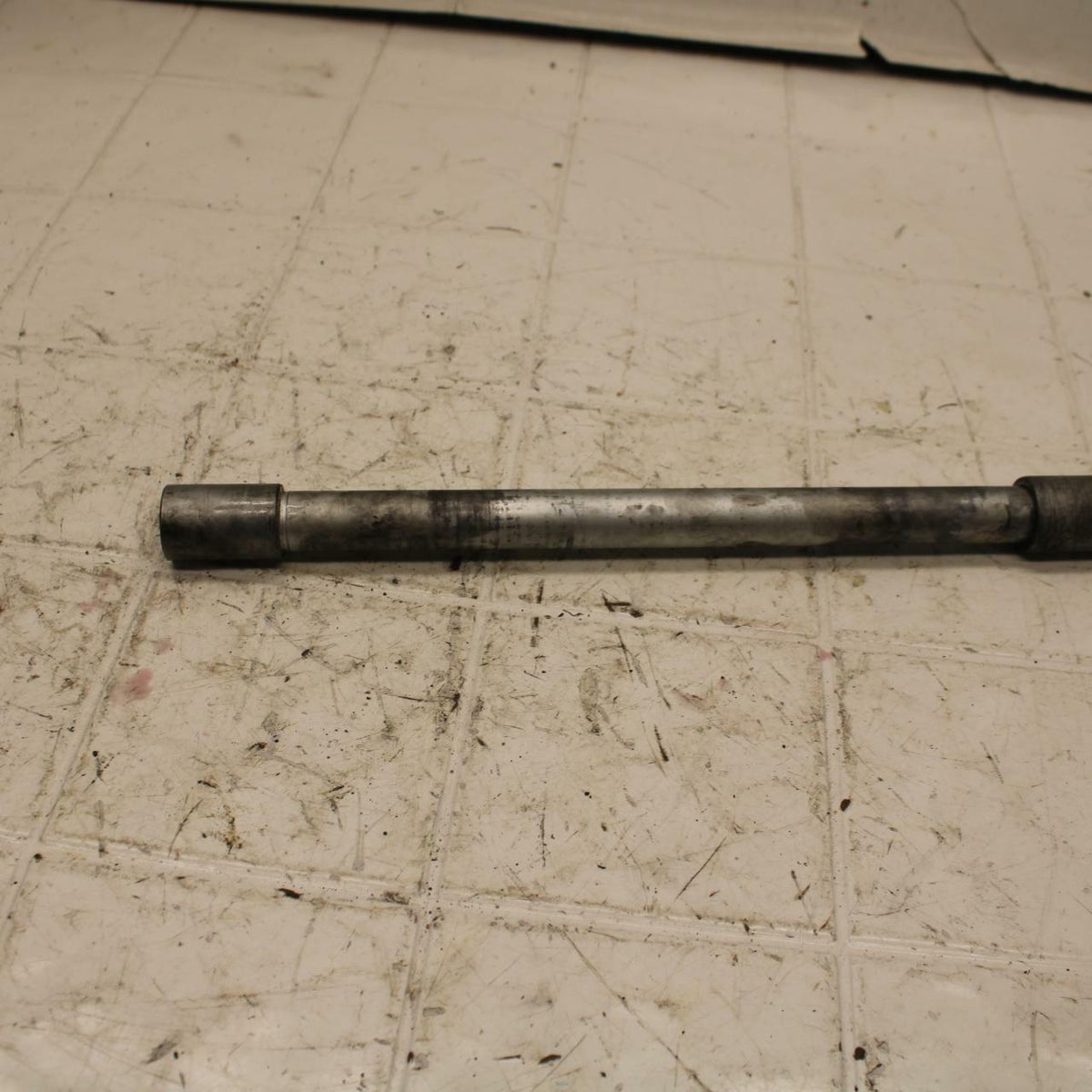 05-06 HONDA CBR600RR REAR BACK SWINGARM BOLT SUSPENSION PIVOT AXLE BB399