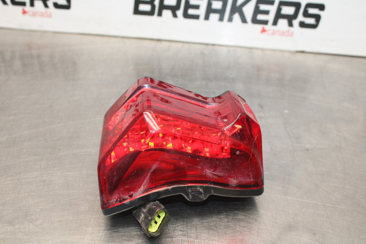 15 TRIUMPH TIGER 800 REAR TAIL TAILLIGHT BACK BRAKE LIGHT BB873