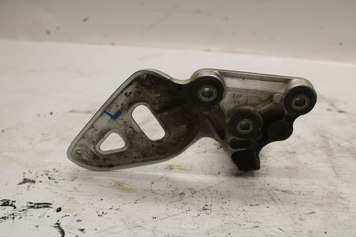 00-07 SUZUKI HAYABUSA LEFT REARSET REAR SET DRIVER FOOT PEG BRACKET MOUNT  BB281