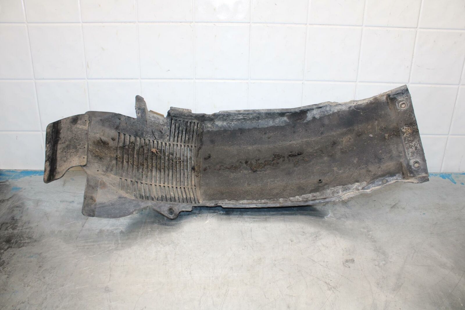 85 YAMAHA RZ500 REAR BACK FENDER MUD GUARD BB27 A
