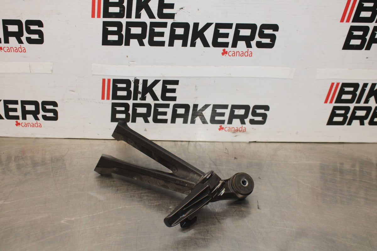 15-26 SUZUKI GSXR600 RIGHT REAR BACK PASSENGER PEG BB888