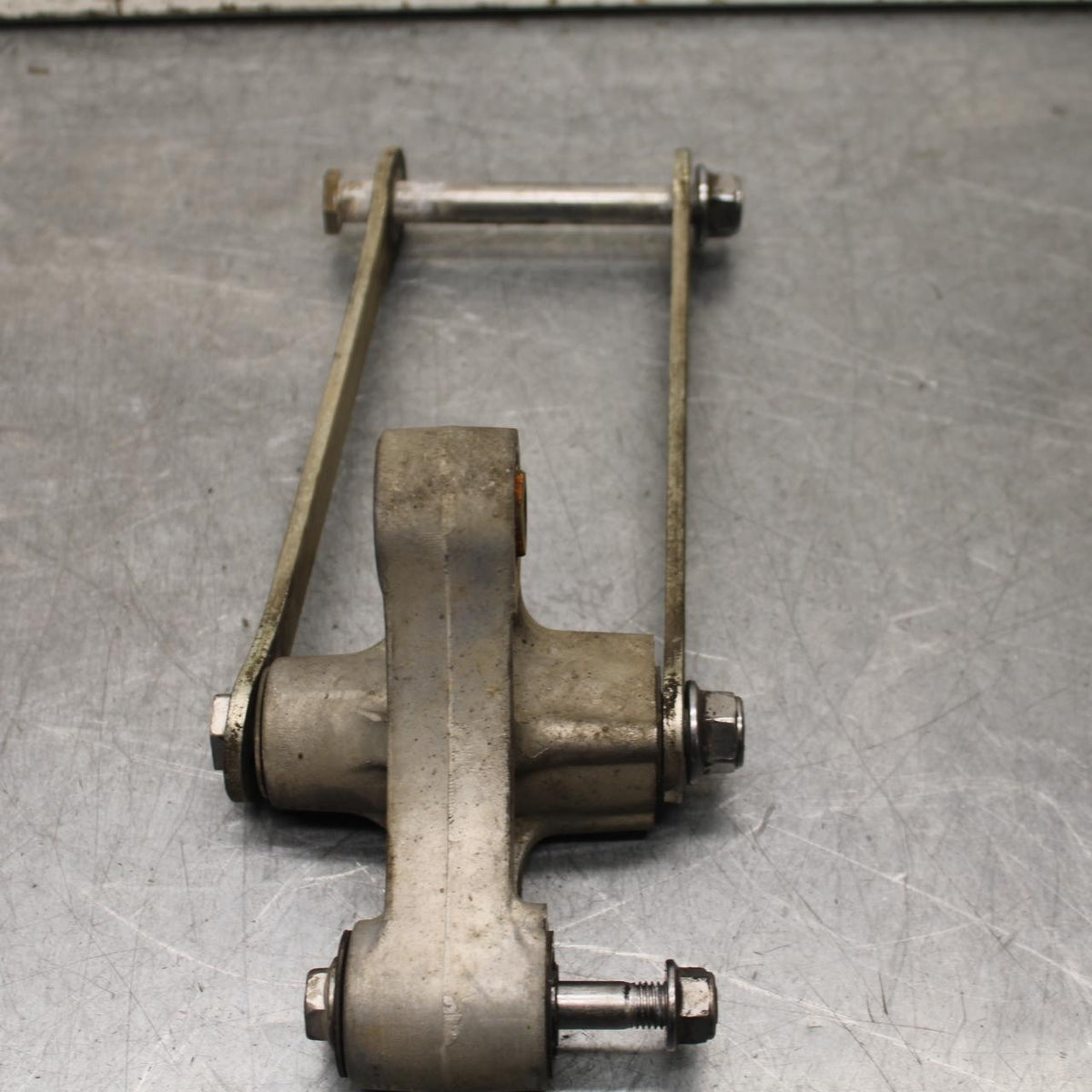 21 KAWASAKI NINJA ZX6R REAR DOGBONE SHOCK LINKAGE LINK BB647