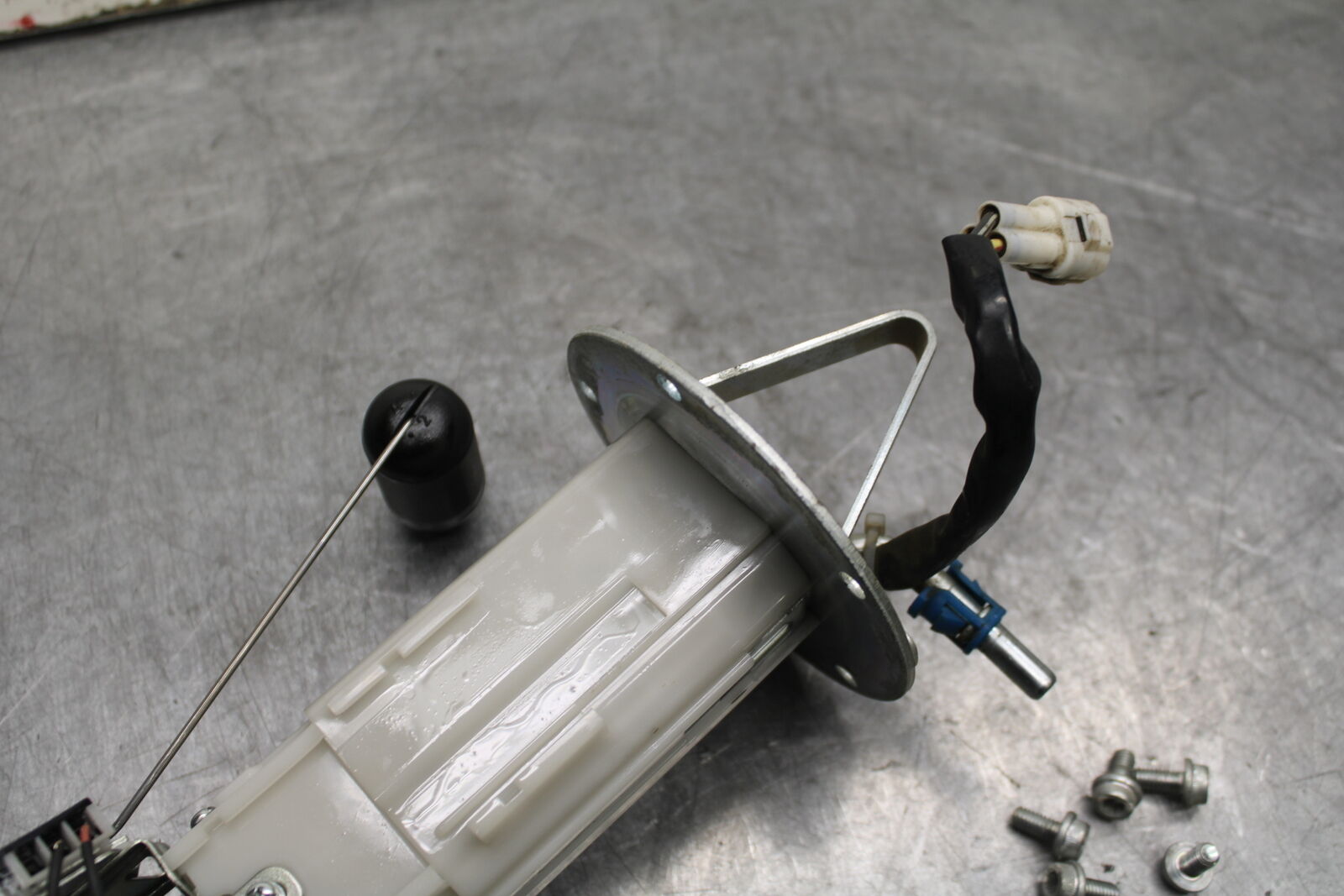 08-10 SUZUKI GSXR 600 FUEL PUMP GAS PETROL SENDER UNIT  BB721