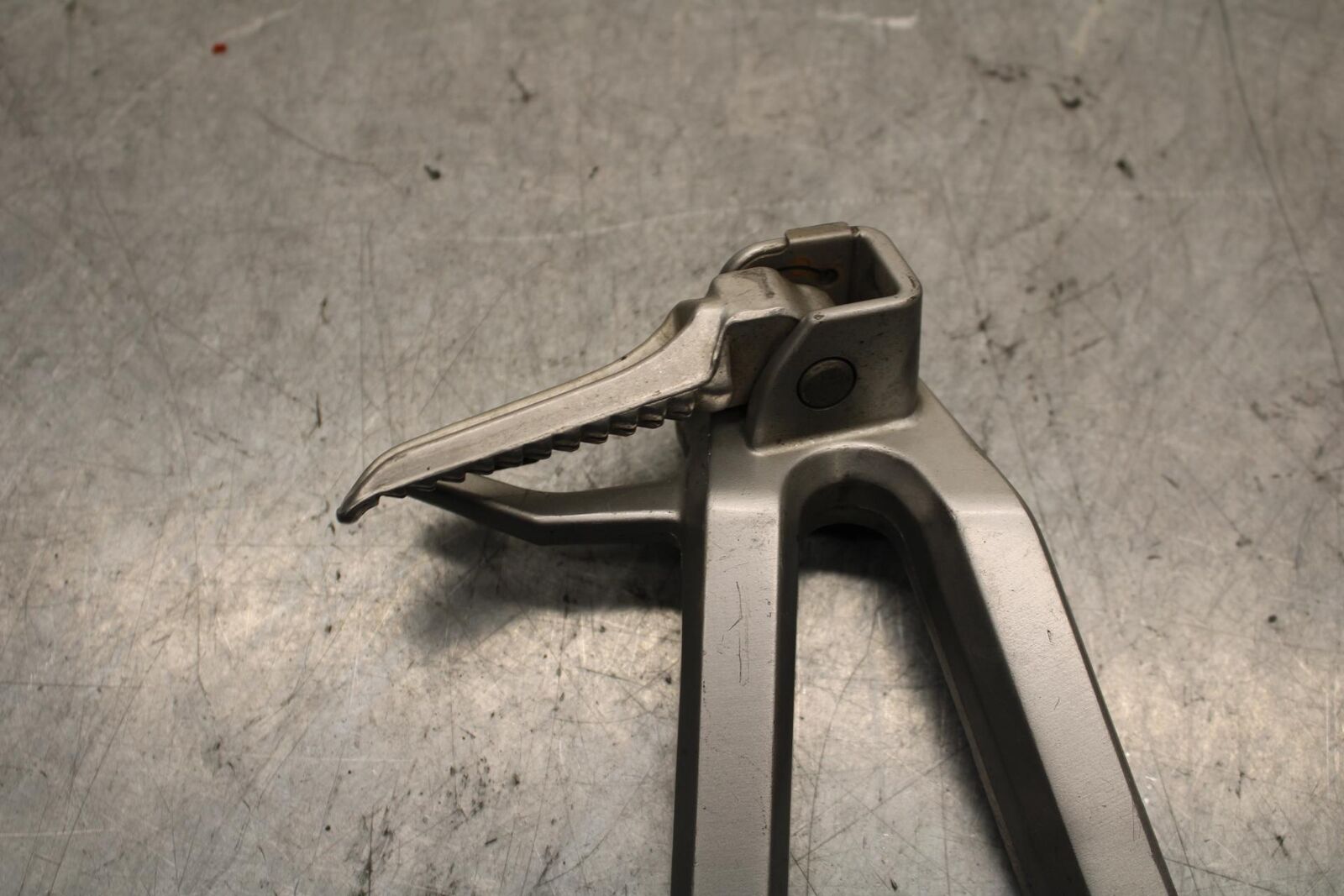2006 Suzuki SV650S LEFT REAR BACK PASSENGER PEG BB65