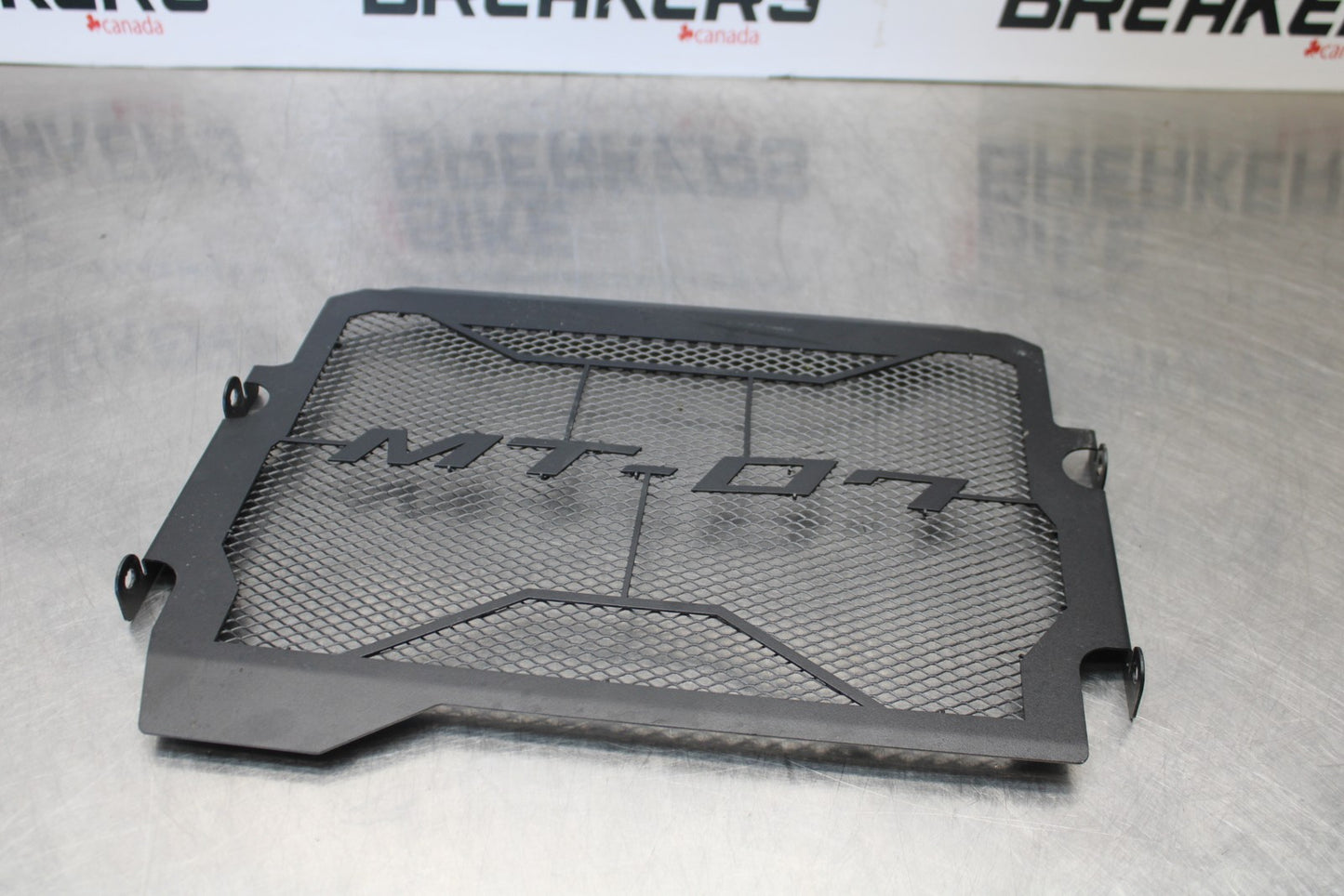23-24 YAMAHA MT-07 ENGINE RADIATOR COVER GUARD BB194