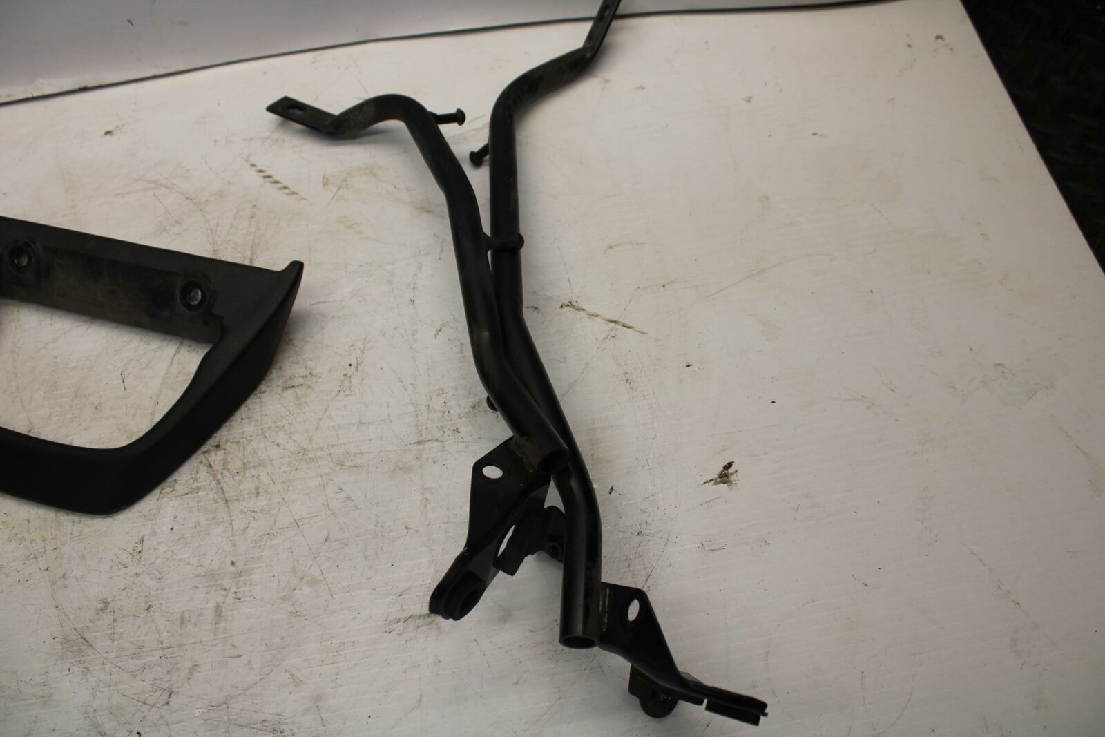 04-09 SUZUKI GS500F PASSENGER REAR  GRAB BAR HANDLE SET 46211C01D00JETN BB261