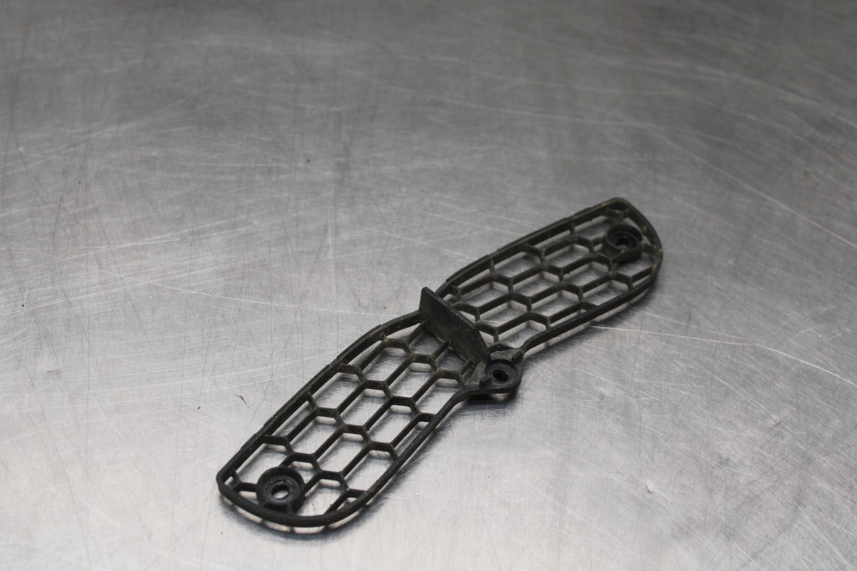 05 YAMAHA YZF R6 AIR INTAKE GRILL BB858
