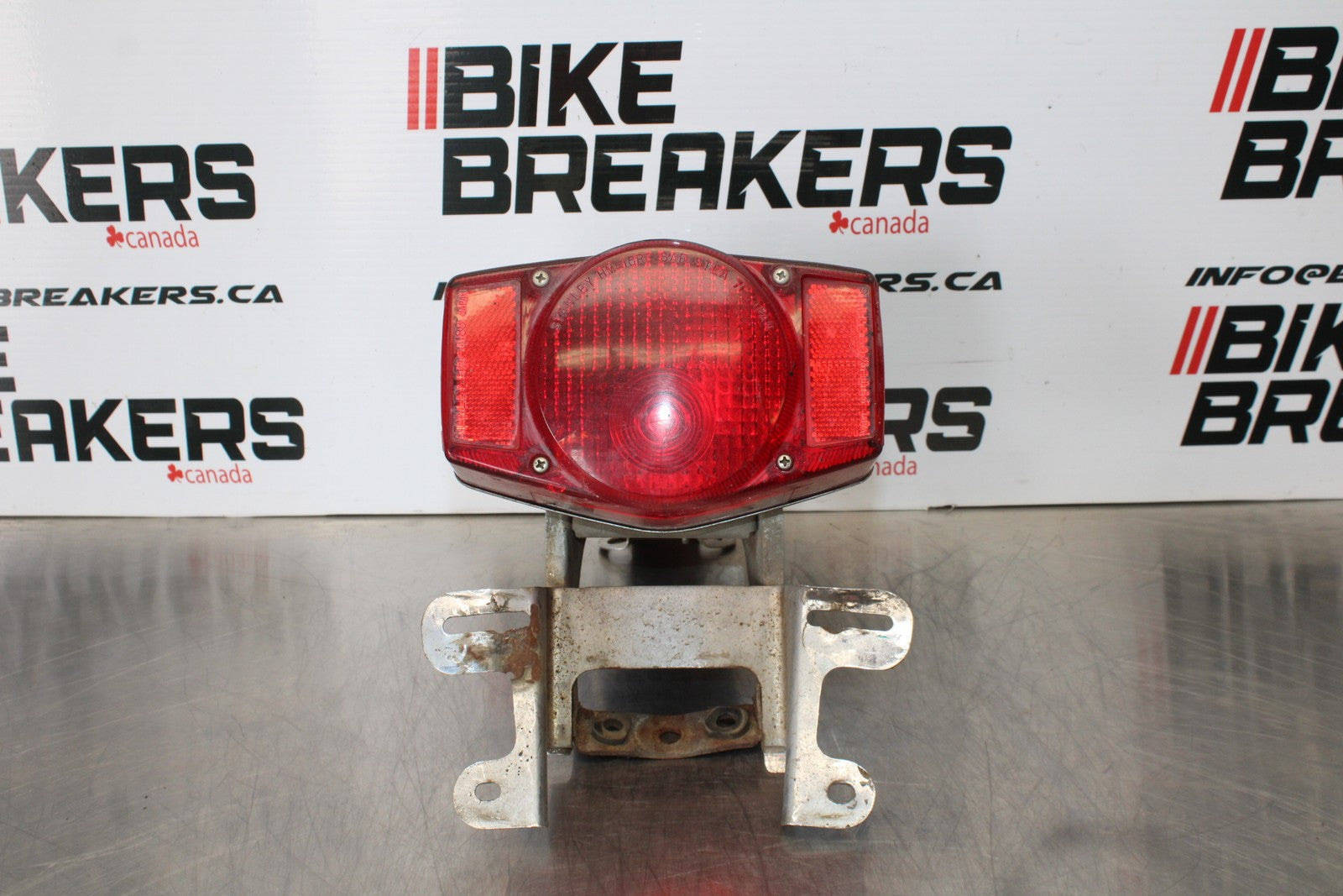 78-79 HONDA GOLDWING 1000 TAILLIGHT REAR TAIL BRAKE LIGHT BB171