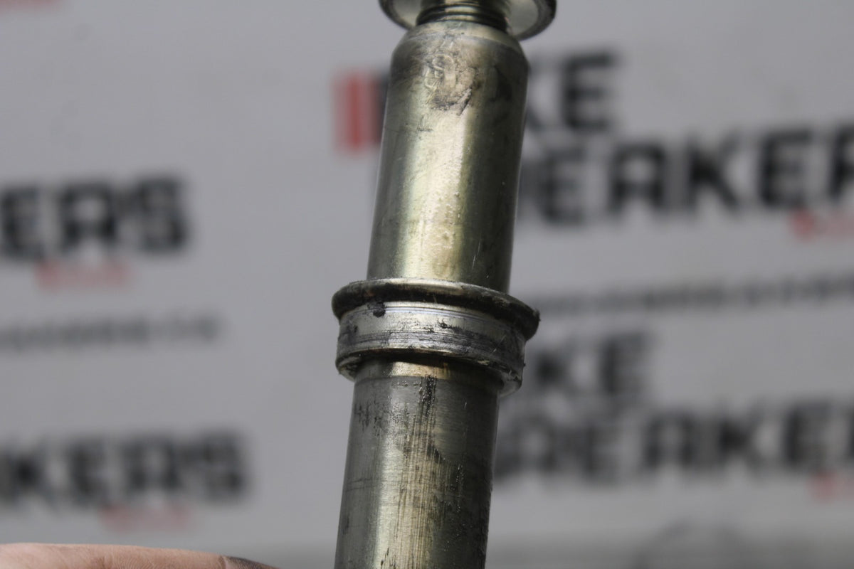 06-07 SUZUKI GSXR600 FRONT WHEEL RIM AXLE PIVOT BOLT BB836