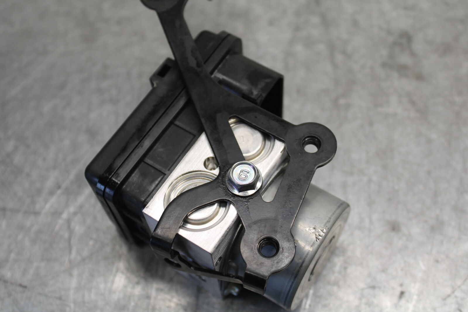 22-24 YAMAHA XSR900 ABS PUMP UNIT MODULE BB683