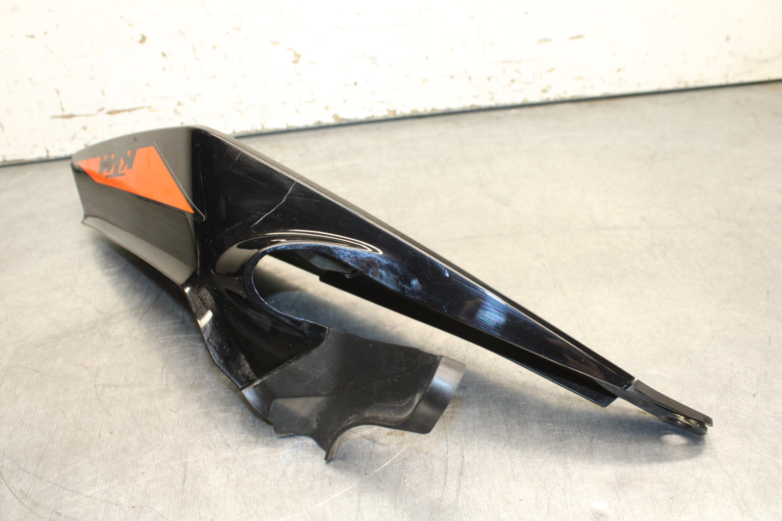17-24 KTM 390 DUKE LEFT REAR BACK TAIL FAIRING COWL SHROUD BB734