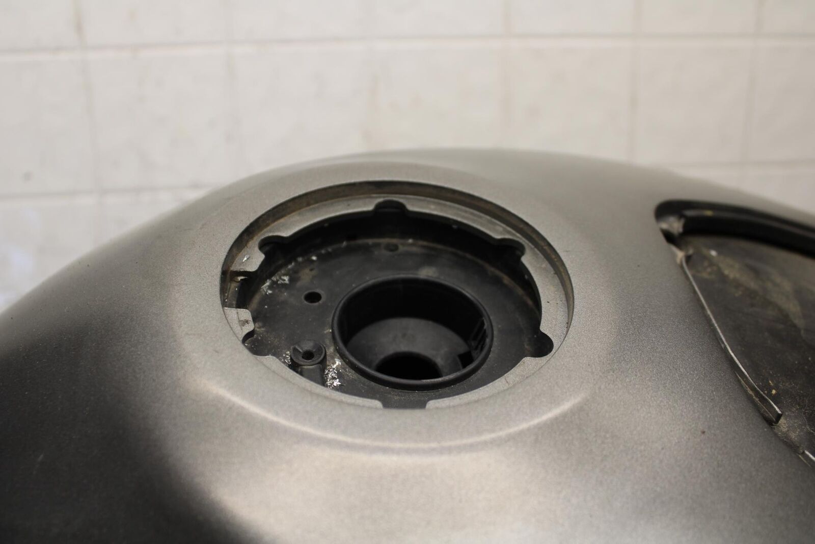 2008 Aprilia Shiver 750 SL750 GAS TANK FUEL CELL PETROL RESERVOIR BB551