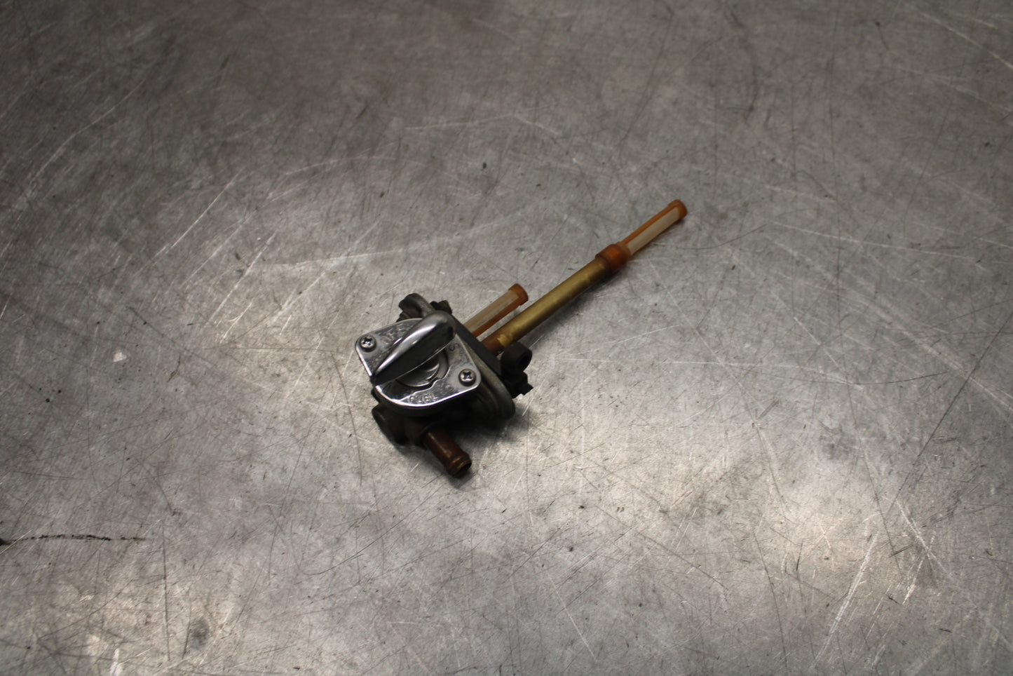 05-06 YAMAHA ROYAL STAR GAS TANK FUEL PETCOCK BB697
