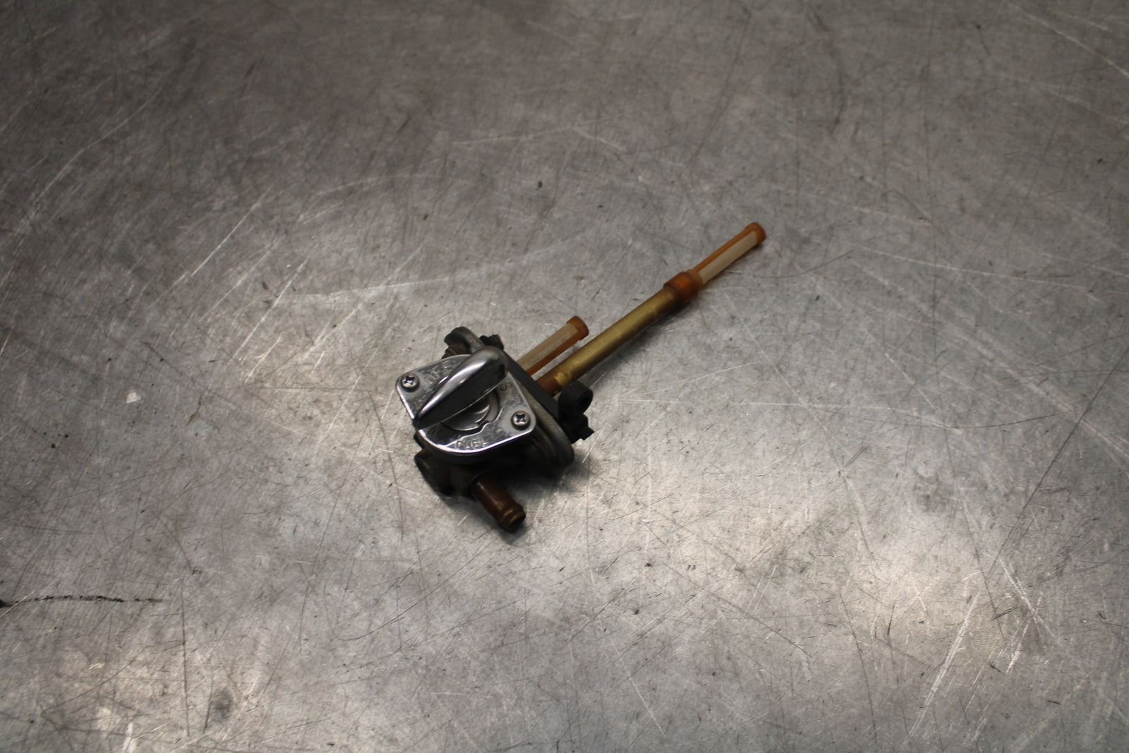 05-06 YAMAHA ROYAL STAR GAS TANK FUEL PETCOCK BB697