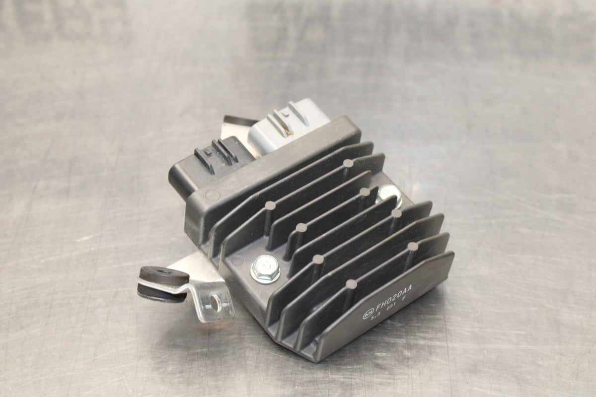13-24 HONDA CBR600RR RECTIFIER VOLTAGE REGULATOR BB772